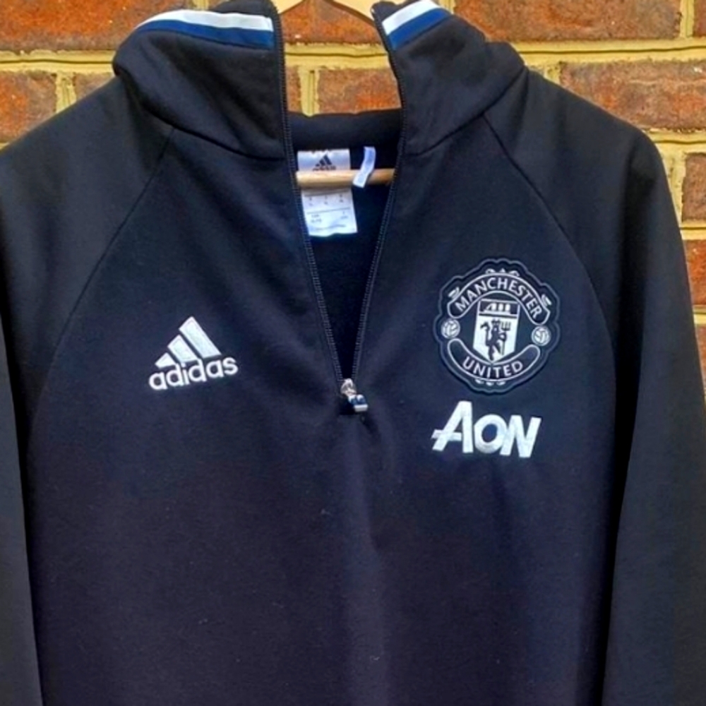 Adidas 1/4 zip black Manchester United Retro XL pullover. AON sponsorship.